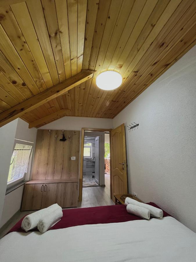 Guesthouse Gezim Selimaj Valbone Eksteriør billede
