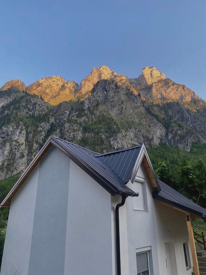 Guesthouse Gezim Selimaj Valbone Eksteriør billede